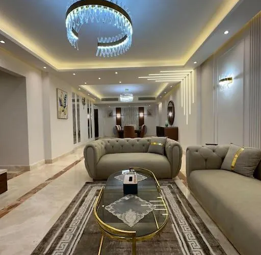 Royal Suite Near City Star Mall 3 Bedroom Apart