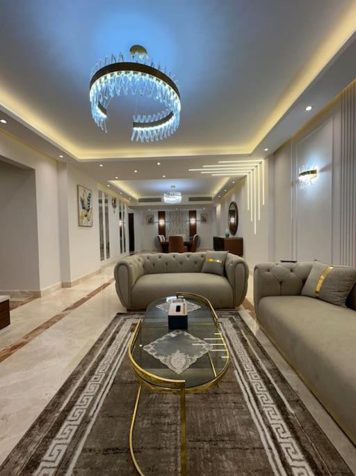 Apartment Royal Near Star Mall 3 Bedroom Cairo