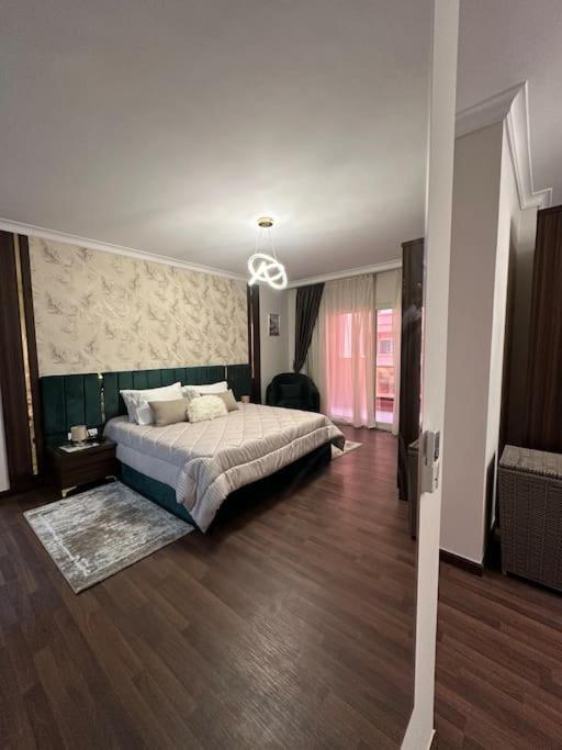 Royal Near Star Mall 3 Bedroom Apartment *