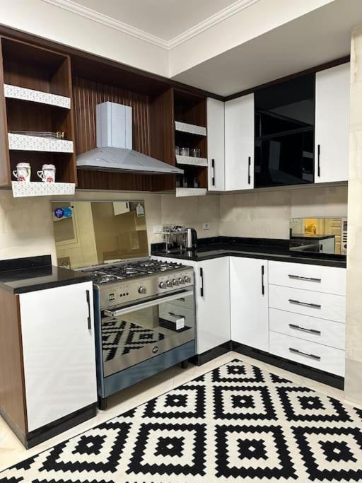 Apartment Royal Near Star Mall 3 Bedroom Cairo