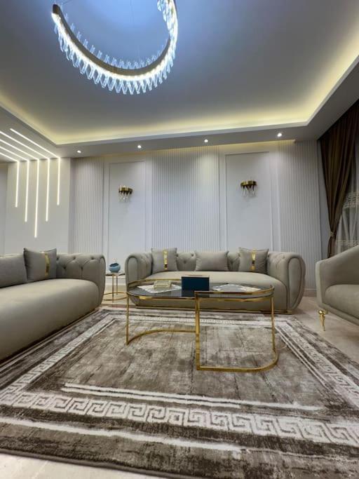 Royal Near Star Mall 3 Bedroom Apartment *